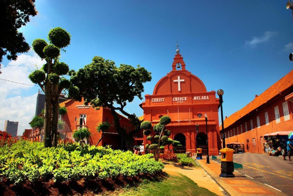 Mahkota Hotel Apartment Melaka Esterno foto